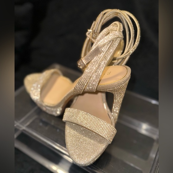 Gianni Bini Gold Heels with Glitter Finish - Picture 3 of 12